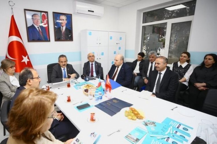 Bakan &Ouml;zer, Azerbaycan'da Bilim Bak&uuml; Merkezini ziyaret etti