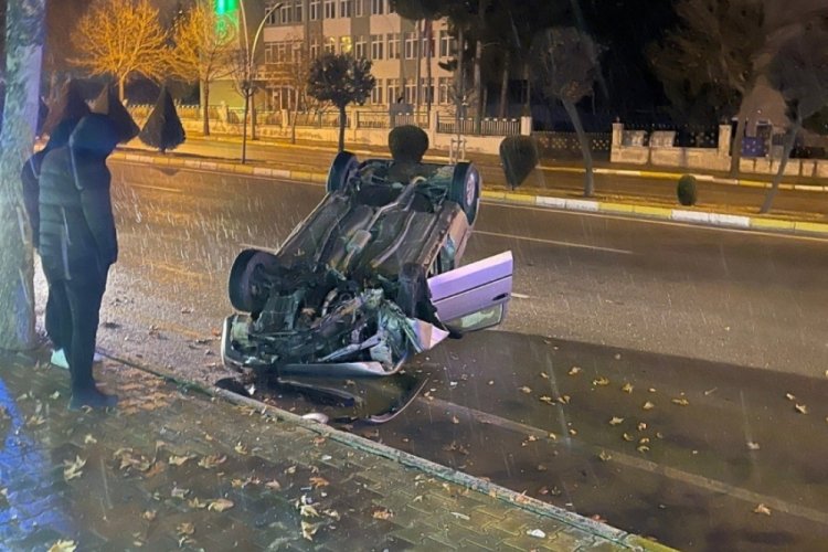 &Ccedil;orum'da kontrolden &ccedil;ıkan otomobil takla attı