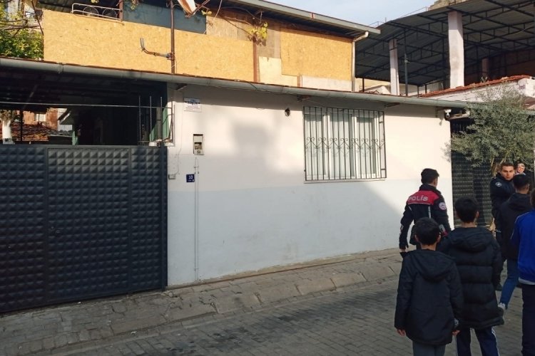 Aydın'da k&ouml;peği atlatan hırsız kamerayı g&ouml;r&uuml;nce ka&ccedil;tı