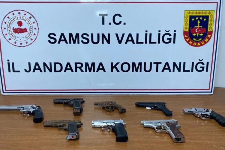 Samsun'da jandarmadan silah ka&ccedil;ak&ccedil;ılığı operasyonu