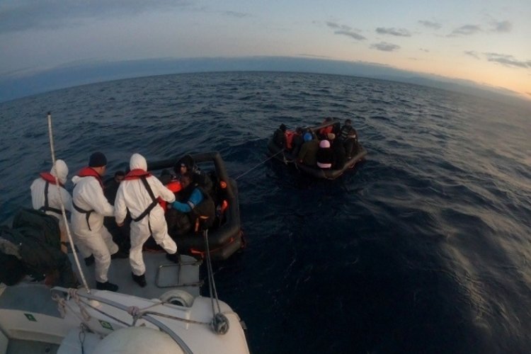 İzmir'de 45 d&uuml;zensiz g&ouml;&ccedil;men kurtarıldı