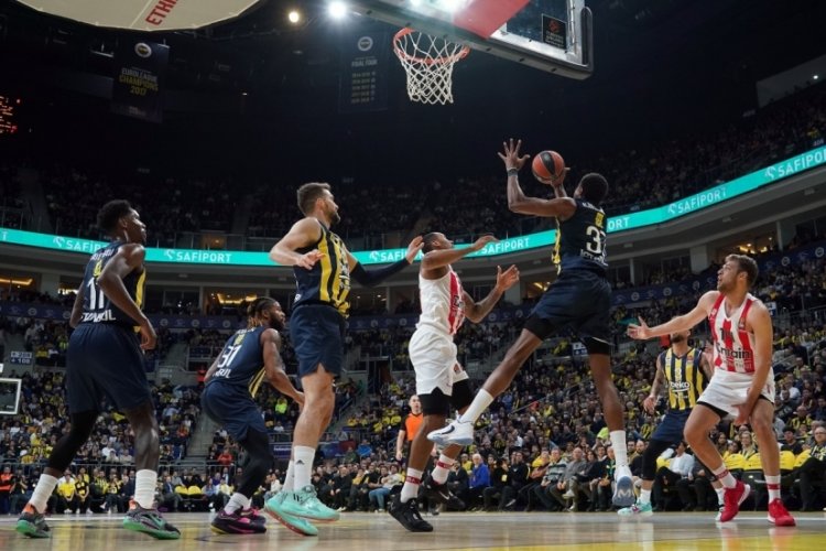 Fenerbah&ccedil;e Beko lidere kaybetti