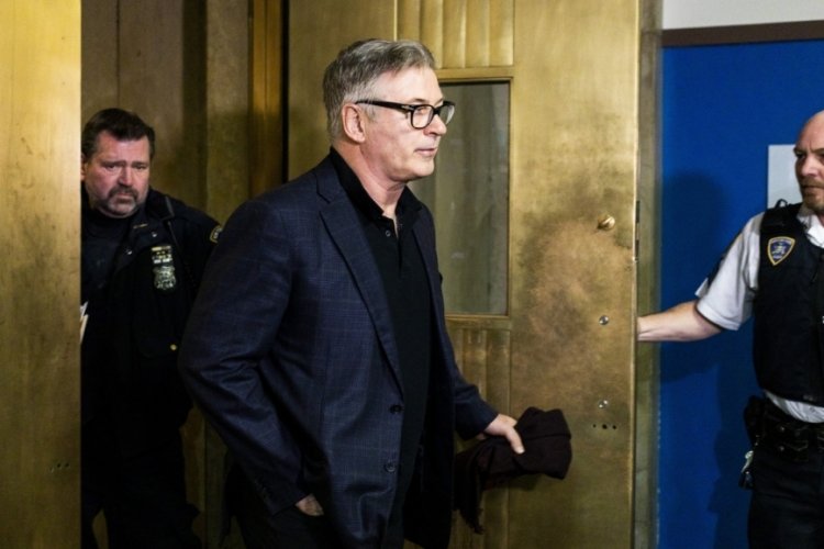 Alec Baldwin "kasıtsız adam &ouml;ld&uuml;rmek"ten su&ccedil;landı