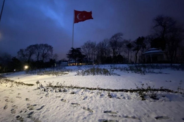 İstanbul'da &Ccedil;amlıca Tepesi beyaza b&uuml;r&uuml;nd&uuml;