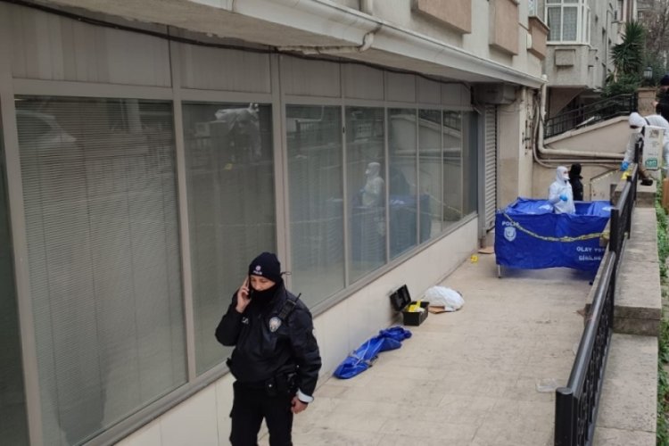 İstanbul'da bebeğini 4'&uuml;nc&uuml; katın penceresinden attı