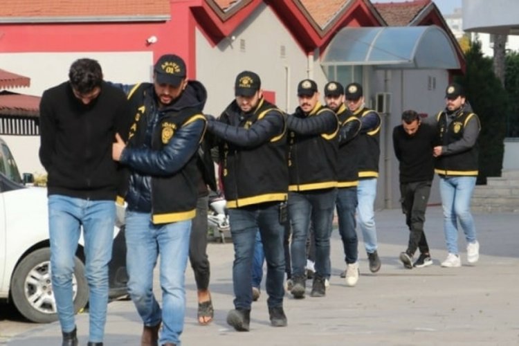 Adana'da DEAŞ'ın eline d&uuml;şt&uuml;n yalanıyla dolandırıldı