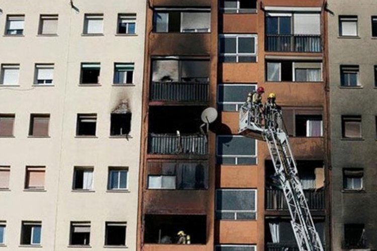 İspanya'da apartmanda &ccedil;ıkan yangında 3 &ouml;ğrenci hayatını kaybetti