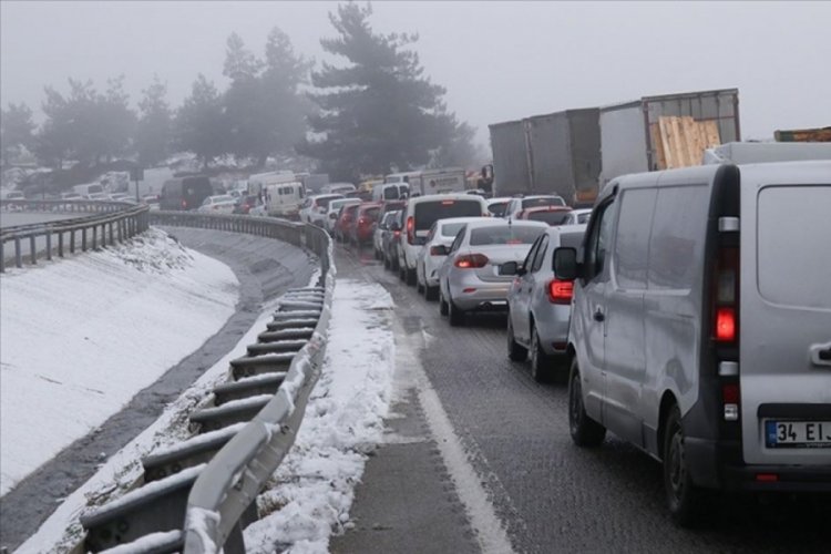 Bursa-İstanbul kara yolunda kar etkisi