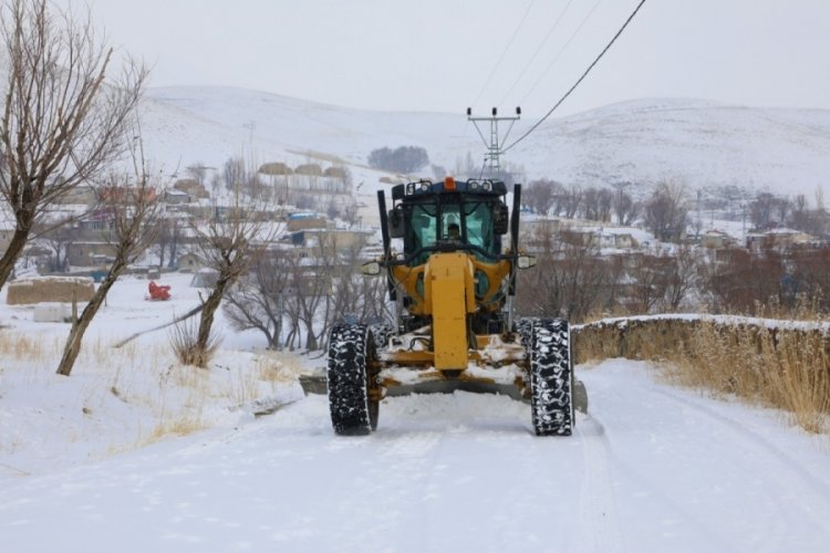 Ağrı'da 86 k&ouml;y yolu kapandı