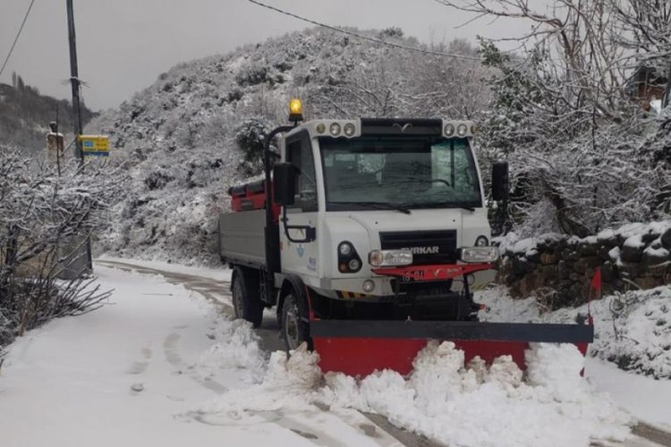 Bursa Osmangazi'de ekipler karla m&uuml;cadeleye başladı