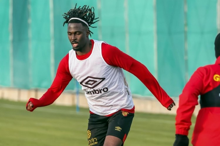 G&ouml;ztepe'de Traore resmen imzaladı