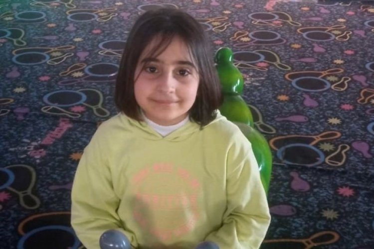 Babasının boğarak &ouml;ld&uuml;rd&uuml;ğ&uuml; 8 yaşındaki Adara toprağa verildi