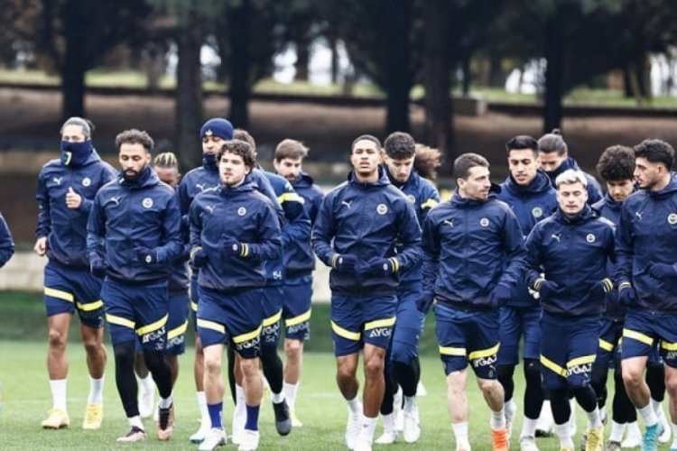 Fenerbah&ccedil;e'nin Adana Demirspor ma&ccedil;ı kamp kadrosu belli oldu