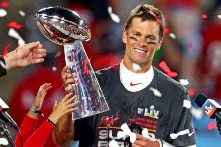 Tom Brady emekliliğini duyurdu