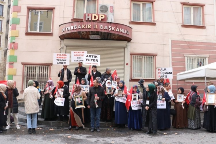 Diyarbakır'daki evlat n&ouml;betinde bekleyen aile sayısı 357'ye y&uuml;kseldi