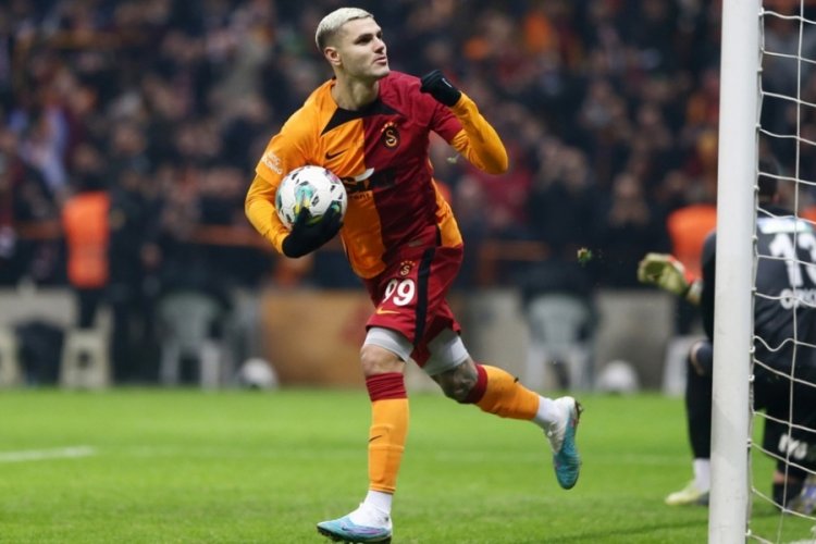 Galatasaray evinde &Uuml;mraniyespor'u da yendi