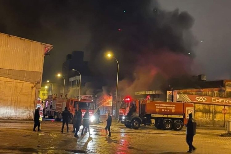 Hatay'da sanayi sitesinde &ccedil;ıkan yangın korkuttu