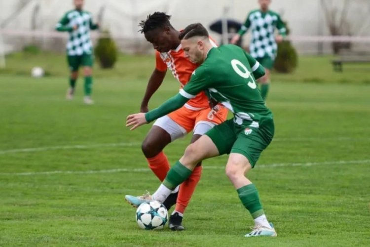 Bursaspor'da gen&ccedil; futbolcu ile yollar ayrıldı