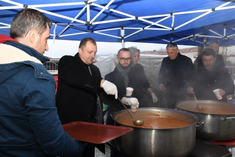 Başkan Usta, pazar esnafını ziyaret etti