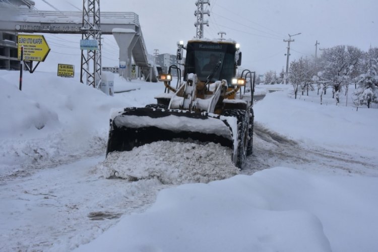 Bitlis'te kar kalınlığı, 1 metreyi ge&ccedil;ti