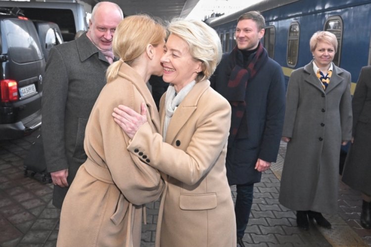 Avrupa Komisyonu Başkanı Leyen, Kiev'de ziyaretlerde bulunuyor