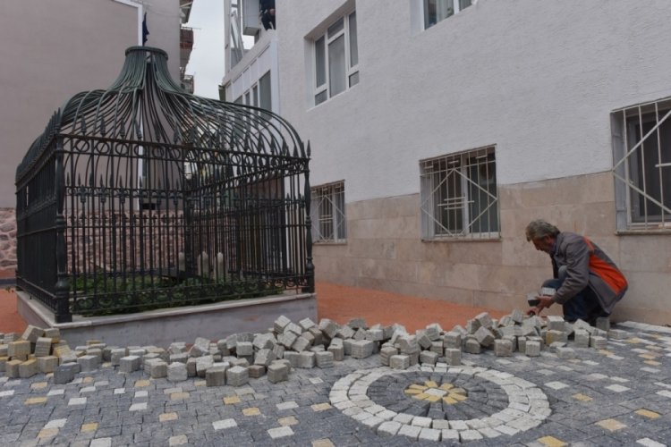 Bursa Yıldırım'da Aşık Yunus T&uuml;rbesi'ne peyzaj &ccedil;alışması