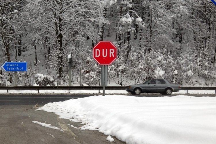 Bolu Dağı ge&ccedil;işinde kar yağışı etkili oluyor