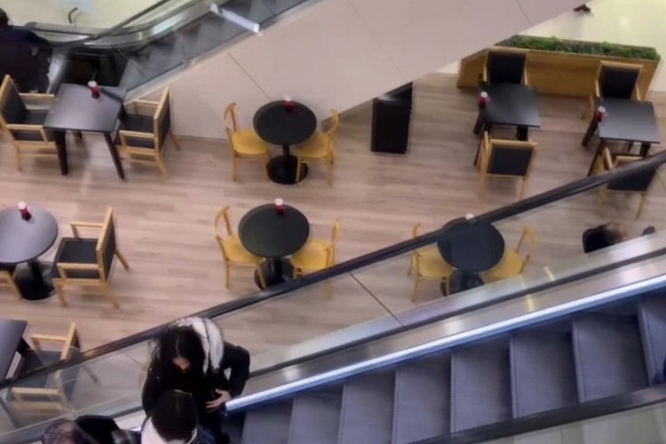 İstanbul'da ayağı y&uuml;r&uuml;yen merdivene sıkışan &ccedil;ocuğun parmakları koptu