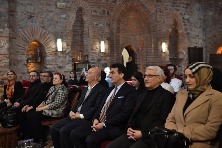 Bursa'da liseliler Mevlana sevgisini dizelere d&ouml;kt&uuml;