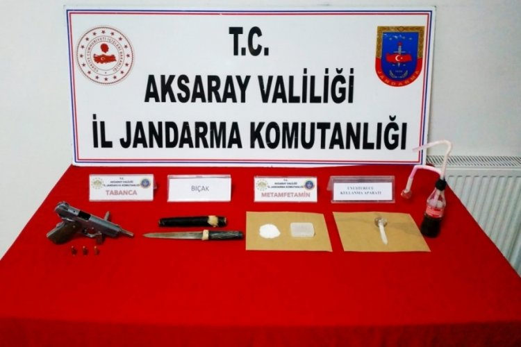 Aksaray'da zehir taciri jandarmadan ka&ccedil;amadı