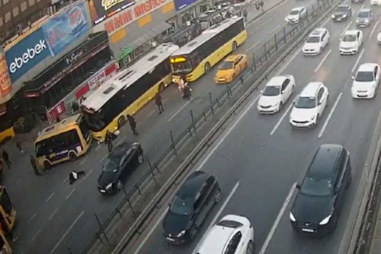 İstanbul'da 1 kişinin &ouml;ld&uuml;ğ&uuml; 5 kişinin yaralandığı İETT otob&uuml;s&uuml; kazası kamerada