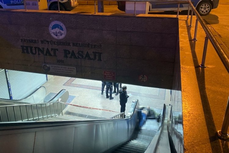 Kayseri'de yaşlı adam y&uuml;r&uuml;yen merdivenden d&uuml;şerek hayatını kaybetti