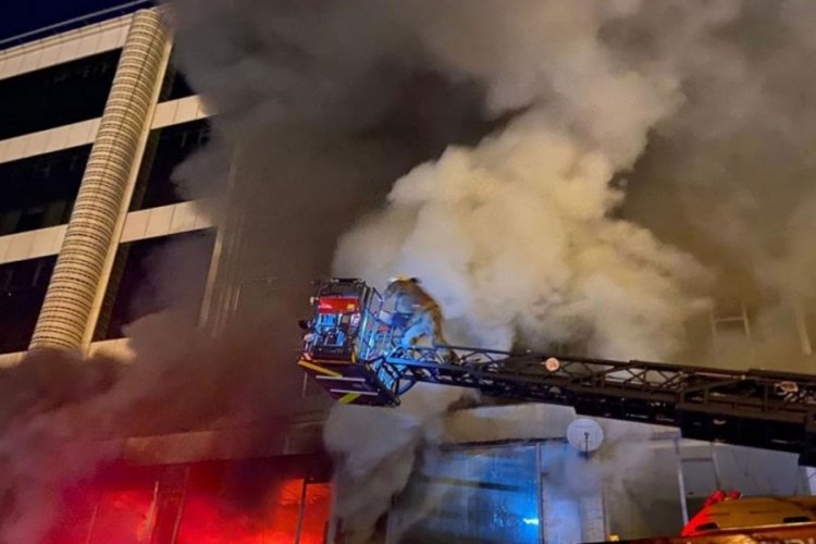 İstanbul'da 8 katlı binada yangın &ccedil;ıktı!