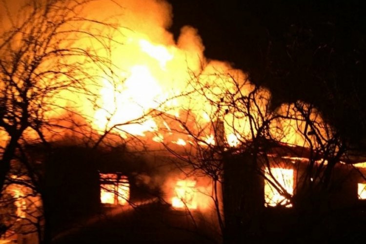 Kastamonu'da k&ouml;yde yangın! 2 ev kullanılmaz hale geldi