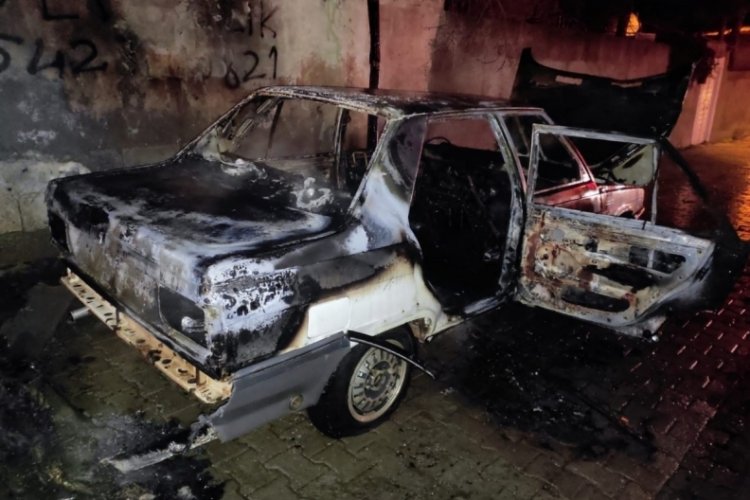 Şanlıurfa'da otomobil alev alev yandı