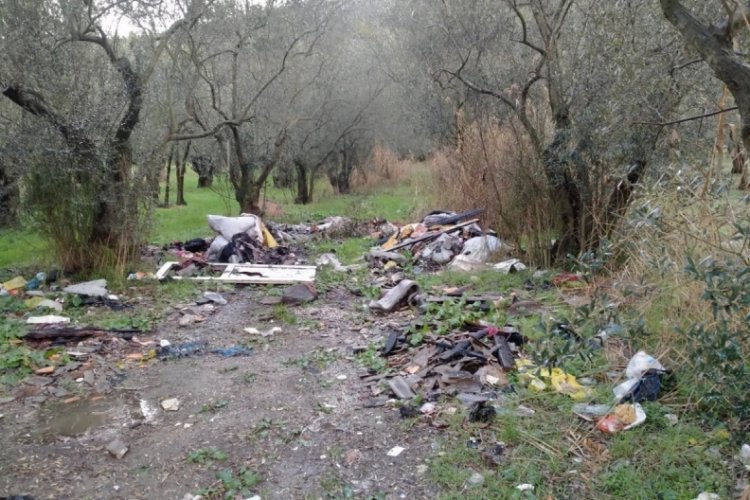 Bursa Gemlik tadilat molozlarının &ccedil;&ouml;pl&uuml;ğ&uuml; oldu