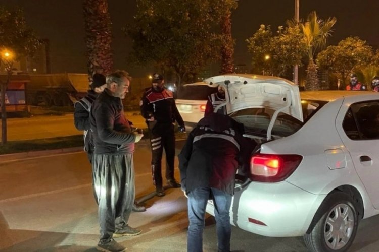 Adana'da drone destekli asayiş uygulamasında 61 kişi g&ouml;zaltına alındı