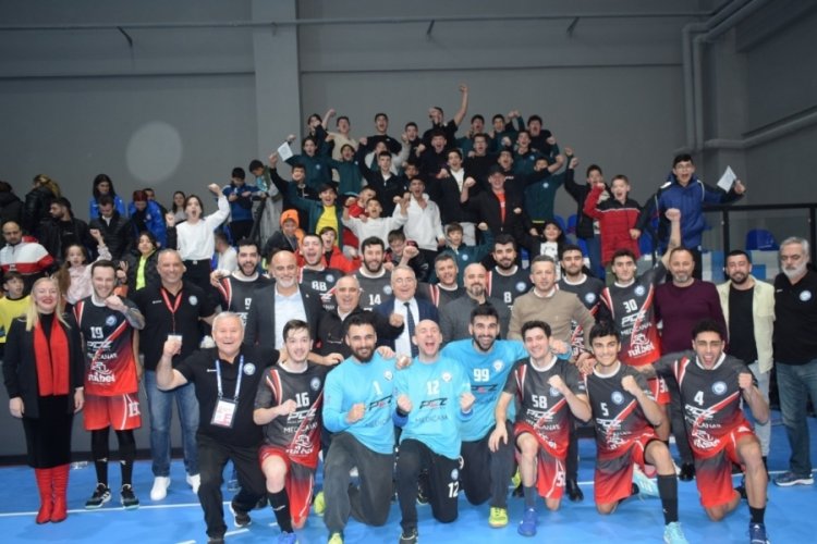 Nil&uuml;fer Belediyespor, İzmir B&uuml;y&uuml;kşehir Belediyespor'u mağlup etti