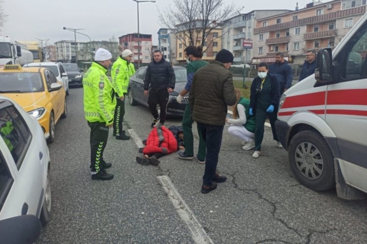 Bursa Orhangazi'de yola fırlayan &ccedil;ocuğa araba &ccedil;arptı