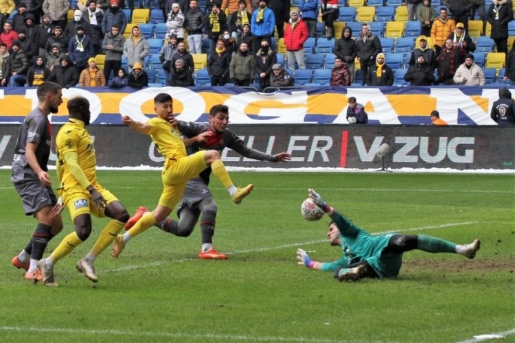 Fatih Karag&uuml;mr&uuml;k, Ankarag&uuml;c&uuml;'n&uuml; deplasmanda mağlup etti
