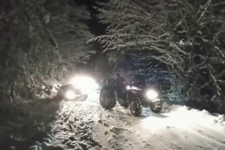 Bursa'da karda mahsur kalanları b&ouml;yle kurtardılar