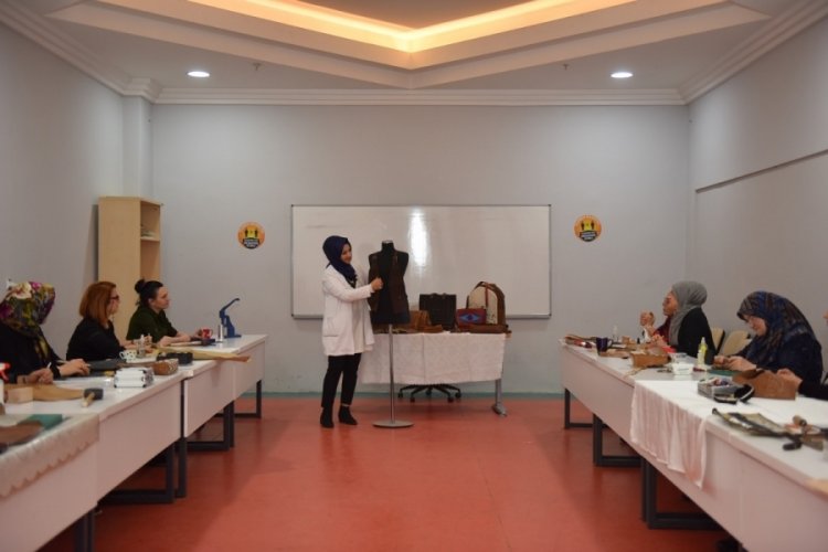 Bursa'da deri sanatının incelikleri &ouml;ğretiliyor