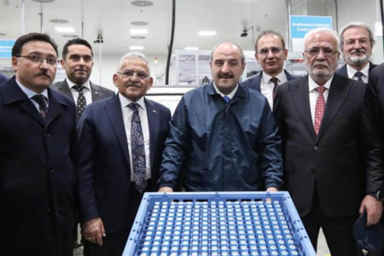Bakan Varank: T&uuml;rkiye'yi &ouml;nemli bir oyuncu yapmak i&ccedil;in &ccedil;alışmaya devam edeceğiz