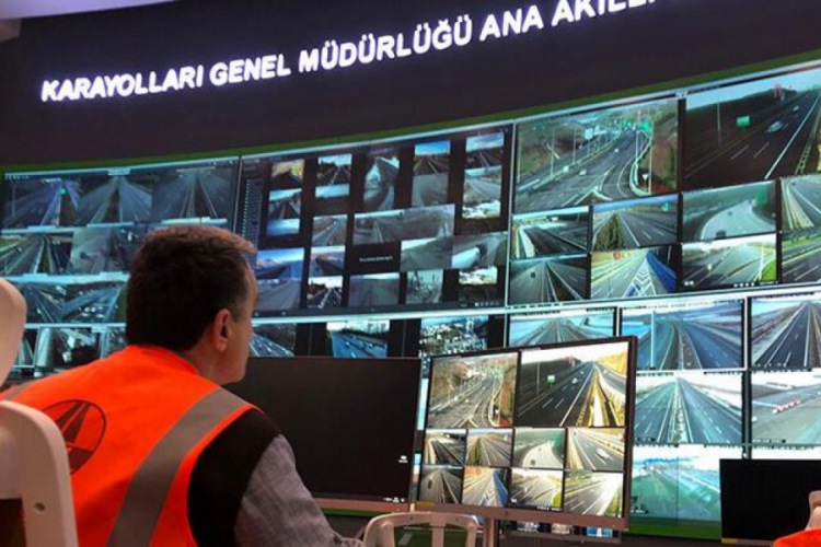 T&uuml;rkiye'de 68 bin kilometrelik yol ağında karla m&uuml;cadele &ccedil;alışmaları
