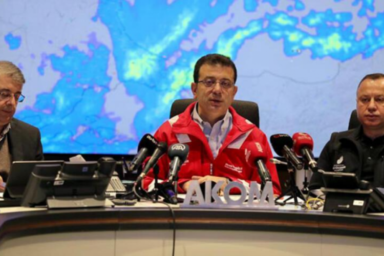 İmamoğlu, İstanbul'da karla m&uuml;cadeleye hazır olduklarını belirtti