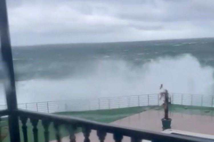 İstanbul'da şiddetli lodos etkili oldu