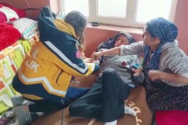 Siirt'te rahatsızlanan 2 kişi ekipler tarafından hastaneye ulaştırıldı