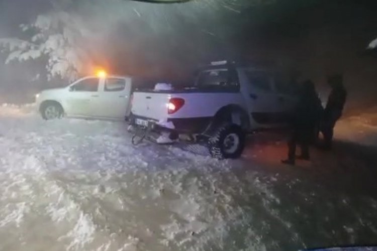 Uşak'ta fırtınada mahsur kalan vatandaşlar kurtarıldı