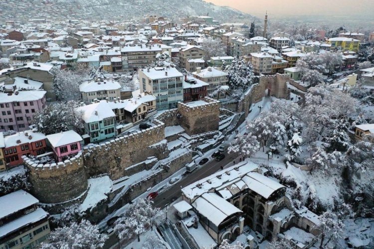 Bursa'da kar yağışı etkili oluyor