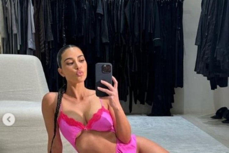 Kim Kardashian'a bikinisi k&uuml;&ccedil;&uuml;k geldi!
